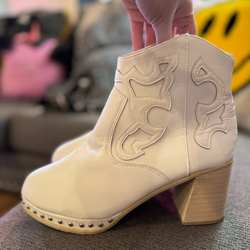 White Embroidered Ankle Cowboy Boots-Western - Picture 3 of 4